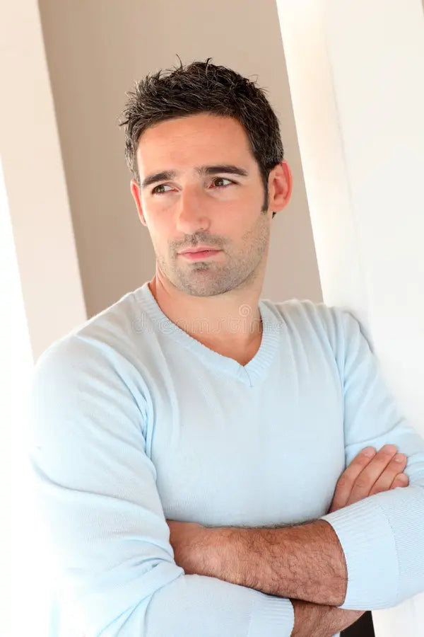 files/retrato-del-hombre-hermoso-de-30-anos-24139137.webp